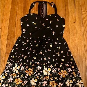 Casual Black and Yellow Dress with Vibrant Design